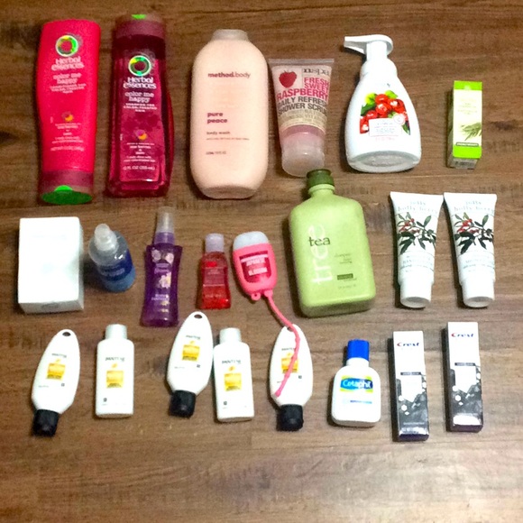 Other - 22 Piece Beauty Set